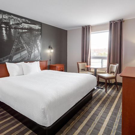 Super 8 By Wyndham Trois-Rivieres Hotel Bagian luar foto