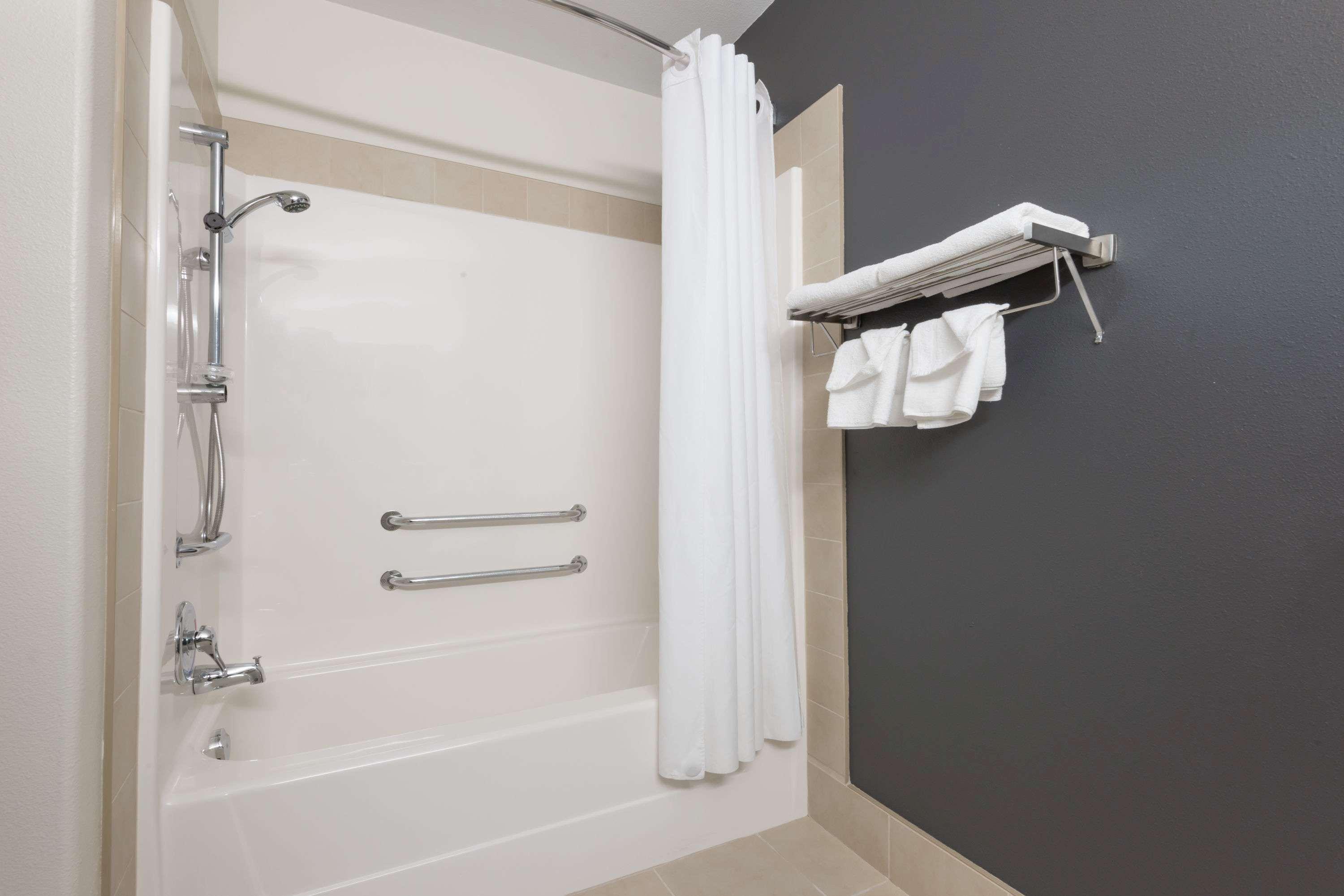 Super 8 By Wyndham Trois-Rivieres Hotel Bagian luar foto