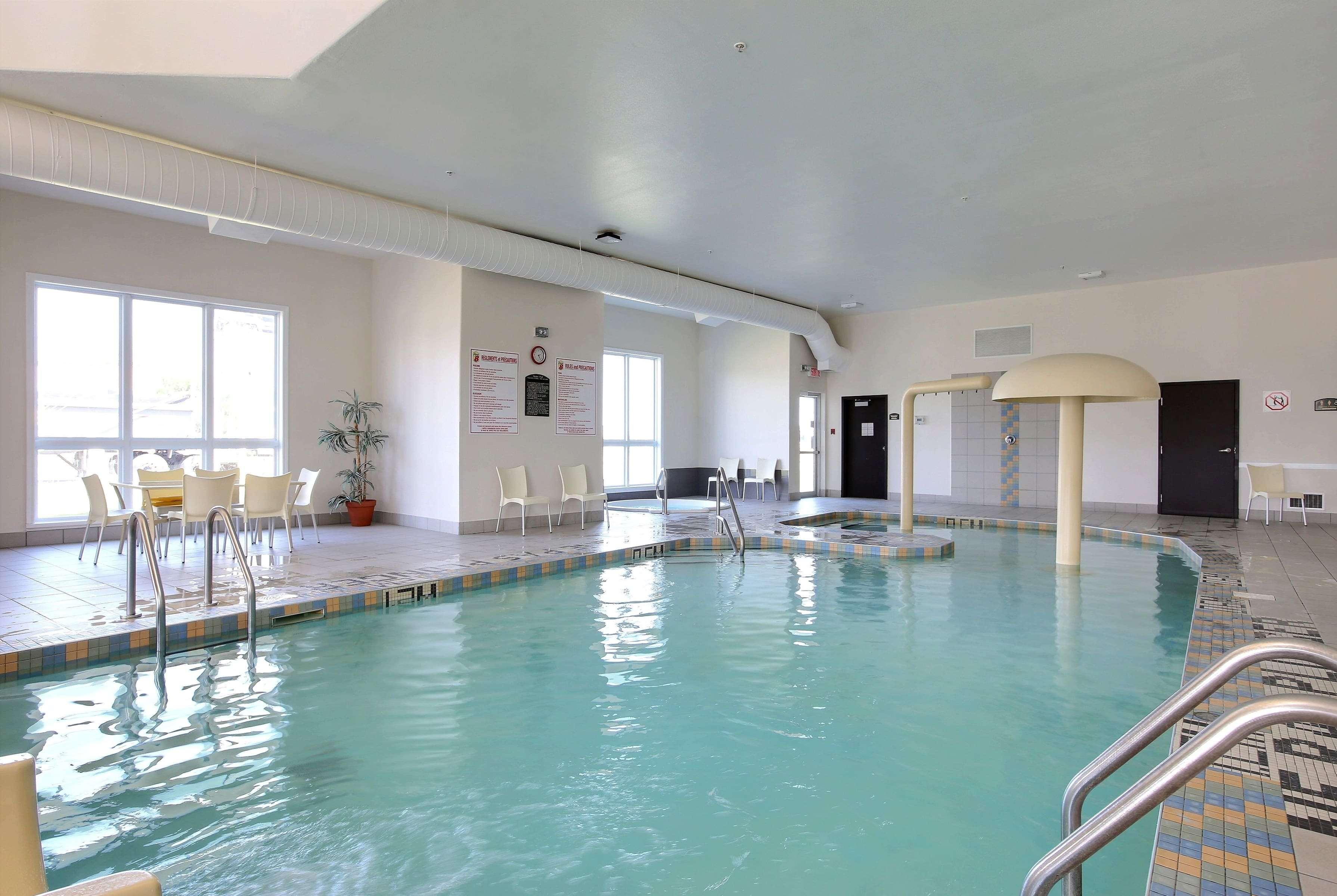 Super 8 By Wyndham Trois-Rivieres Hotel Bagian luar foto