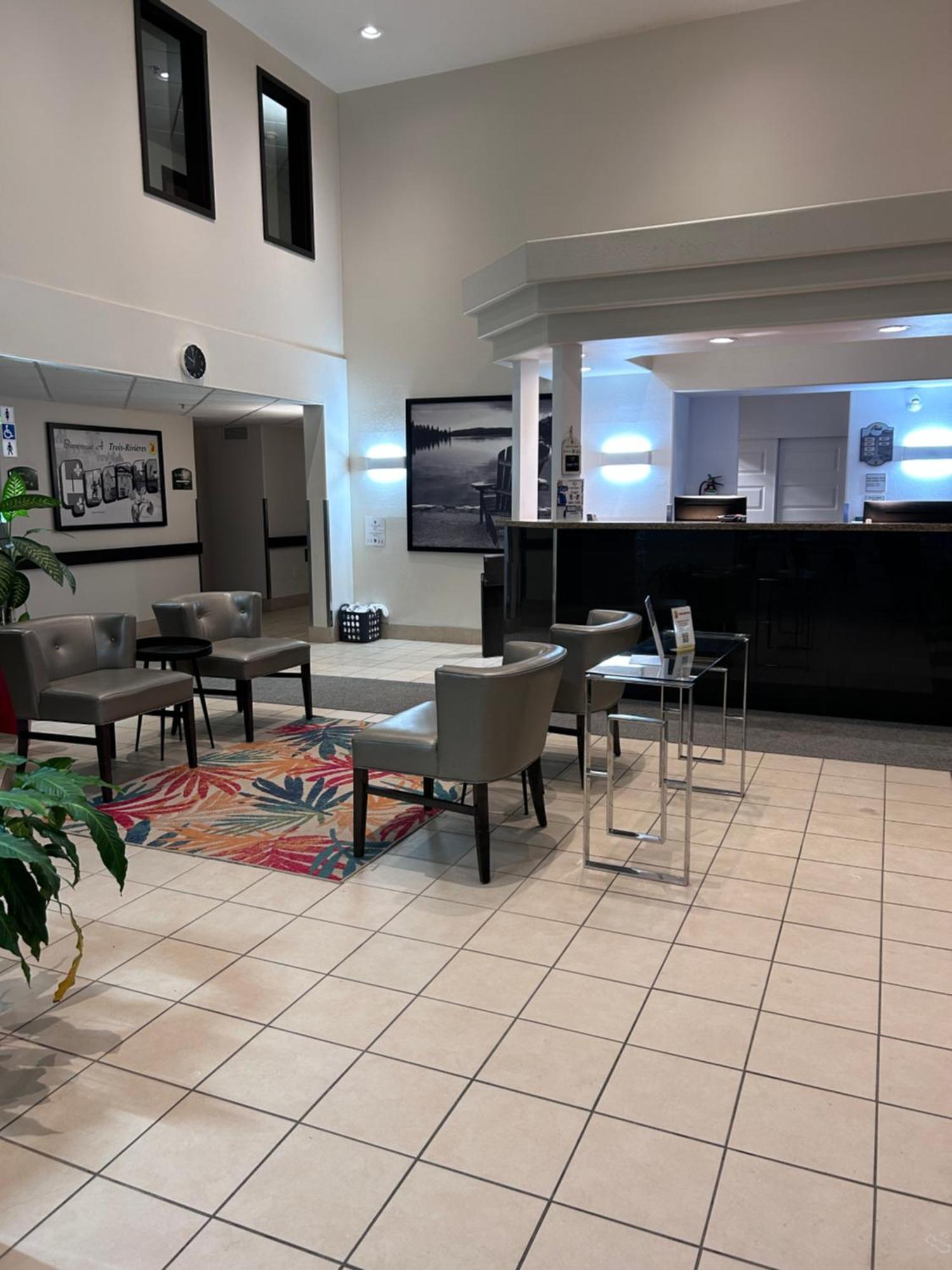 Super 8 By Wyndham Trois-Rivieres Hotel Bagian luar foto