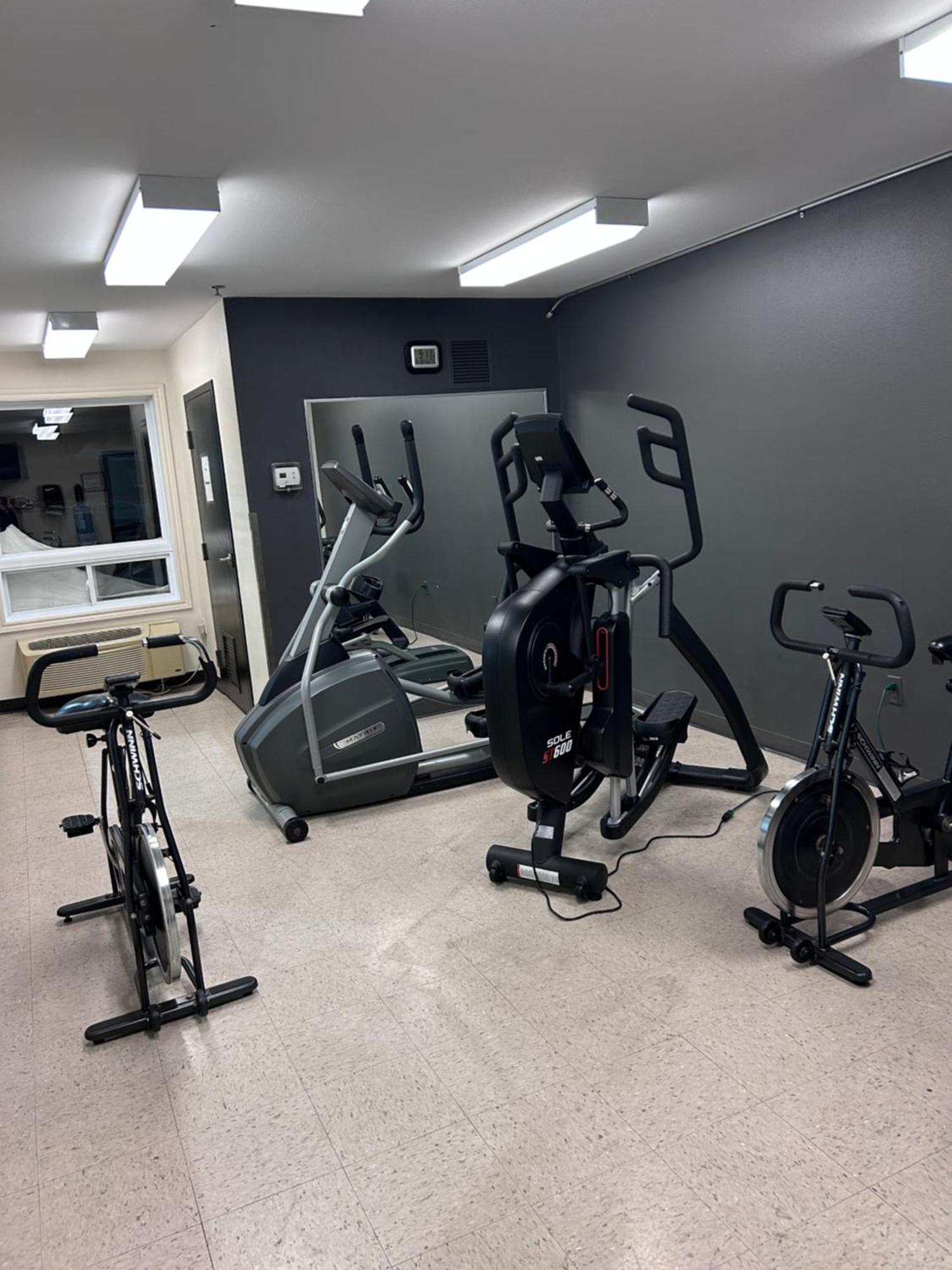 Super 8 By Wyndham Trois-Rivieres Hotel Bagian luar foto